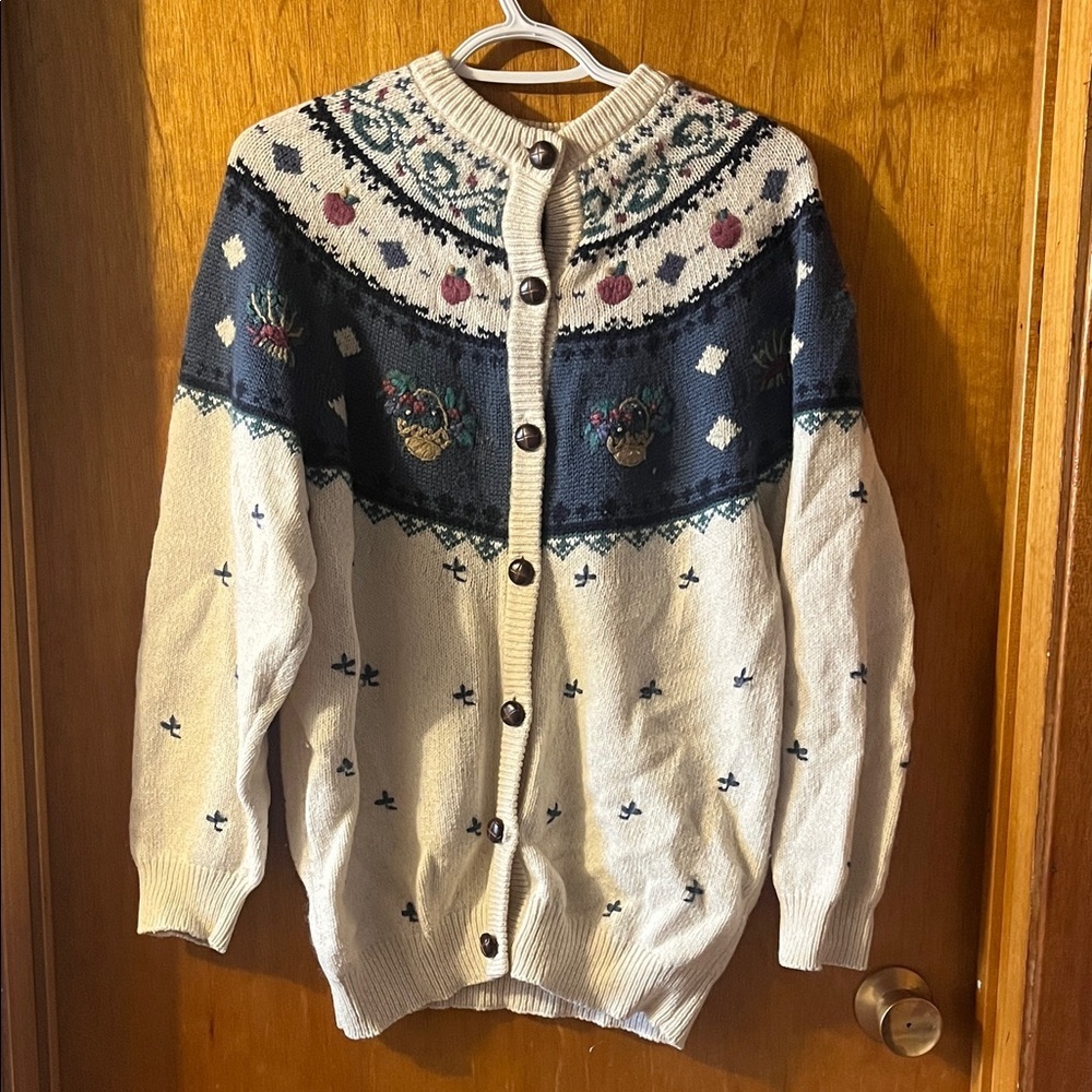 Woman’s Northern Reflections Cream & Navy Button Cardigan Small